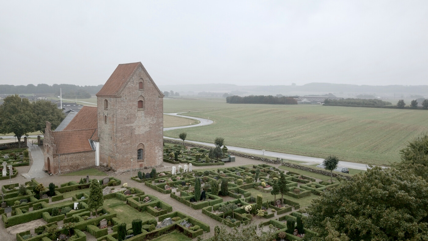 Tyrsted kirke extteriøar