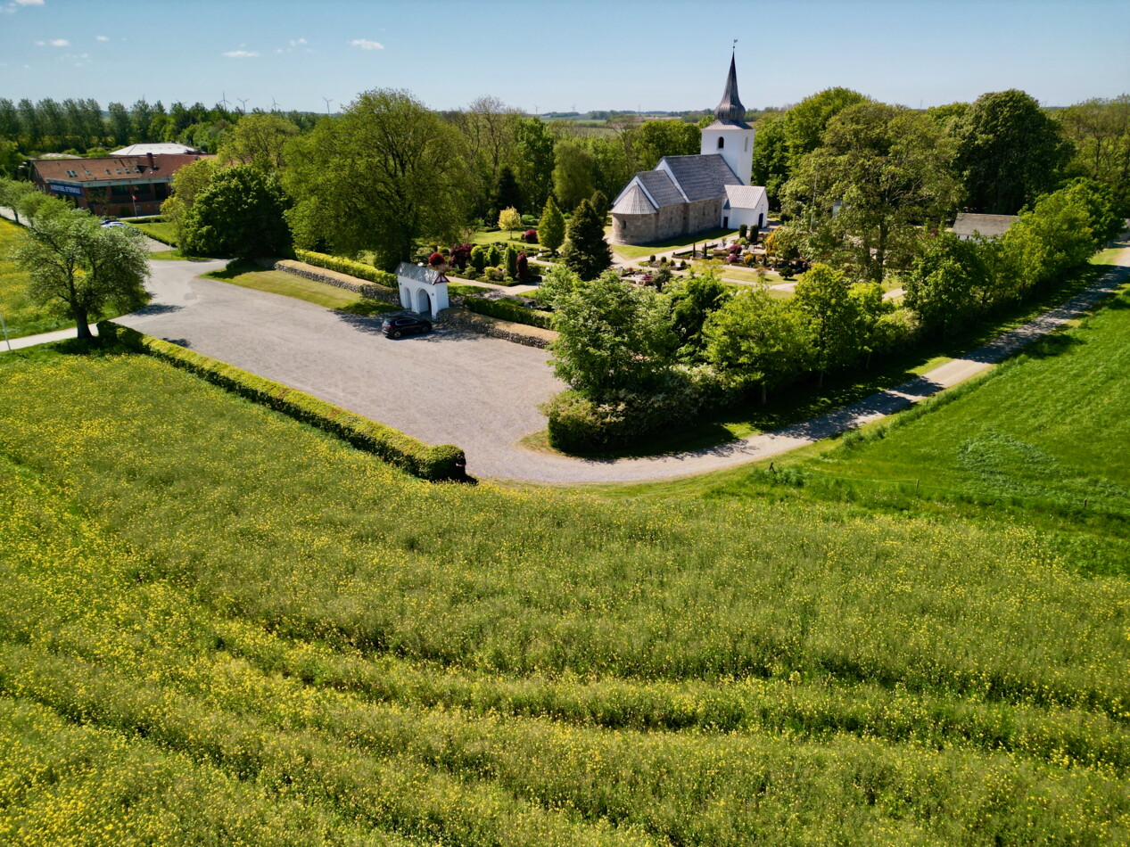 20250517 VejrumKirke fotoHenrikHelms - 2.jpeg