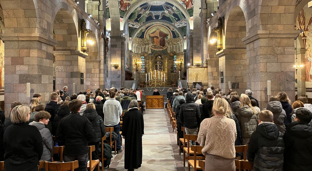 Konfirmander synger gospel