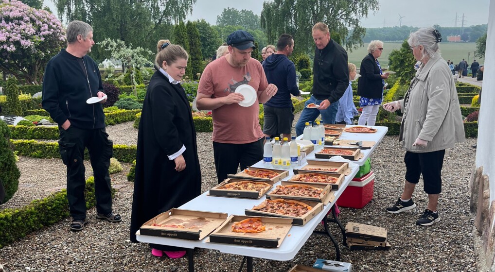 Pizza på kirkegården