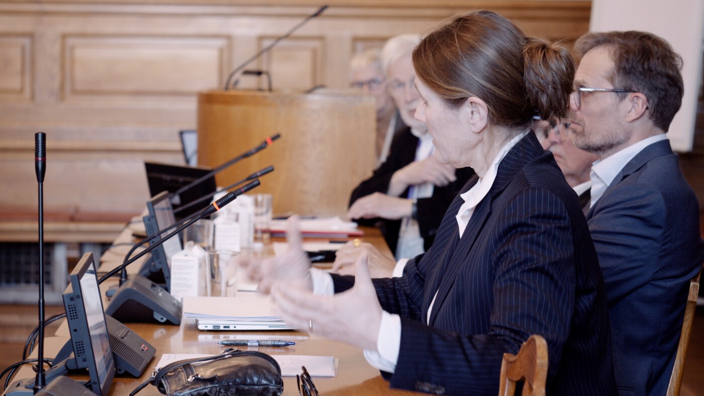 Store Bededagskonference fællessalen Christiansborg panel.jpg
