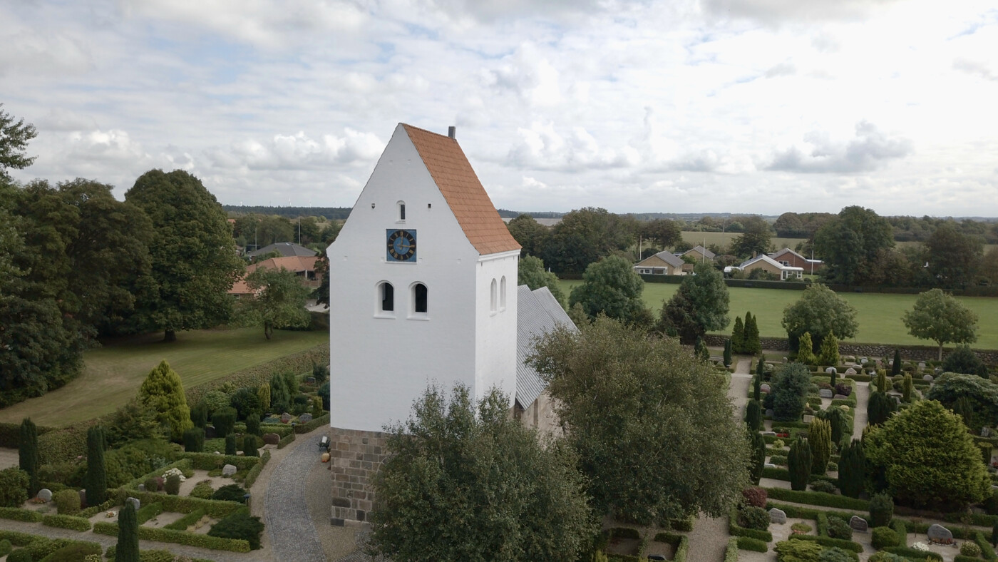 Lyne kirke exteriør