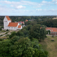 Jegindø kirke og præstegaard_viborgstift_fotoHenrikHelms.jpg