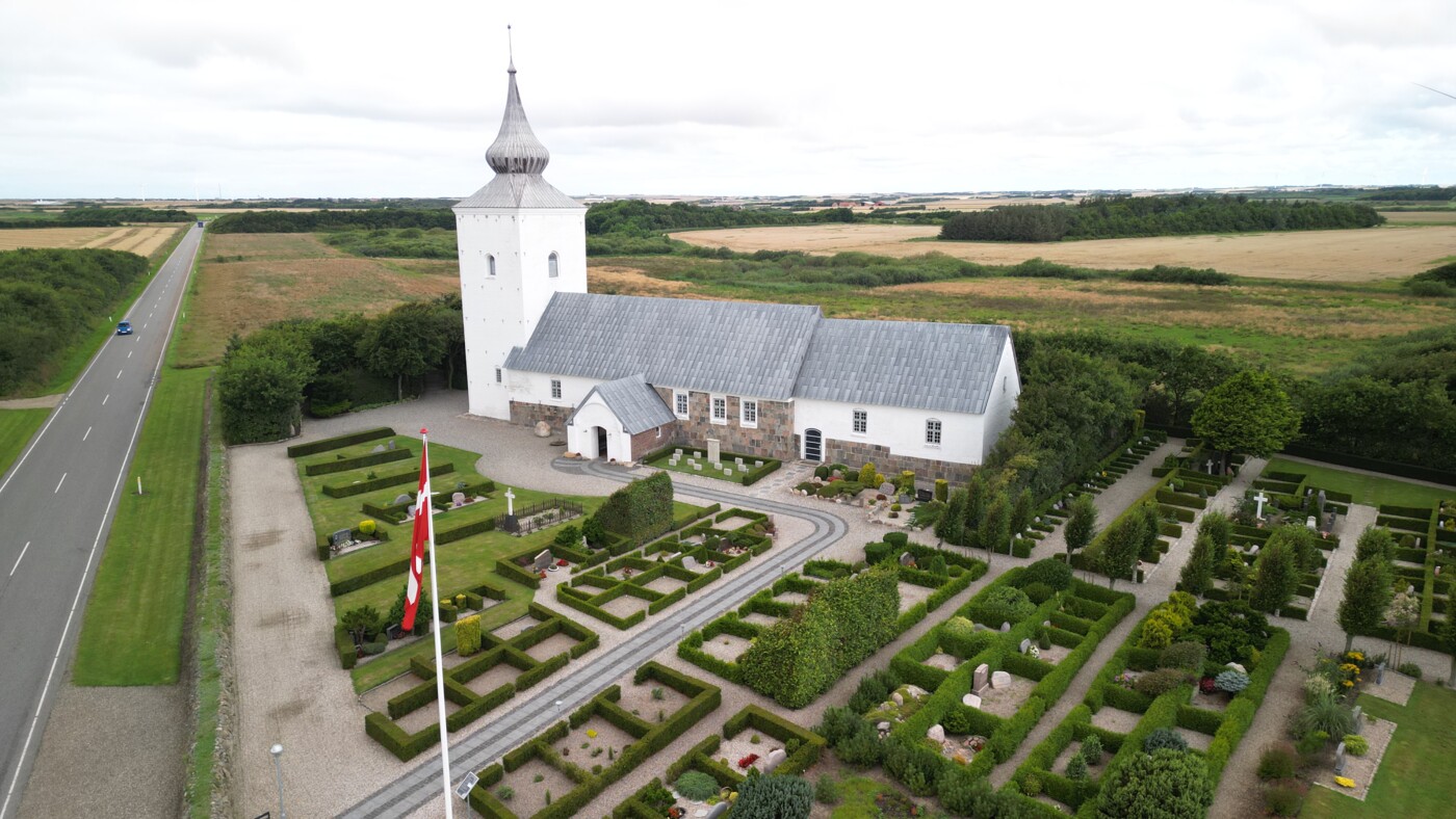 20250803 BøvlingKirke fotoHenrikhelms.jpg