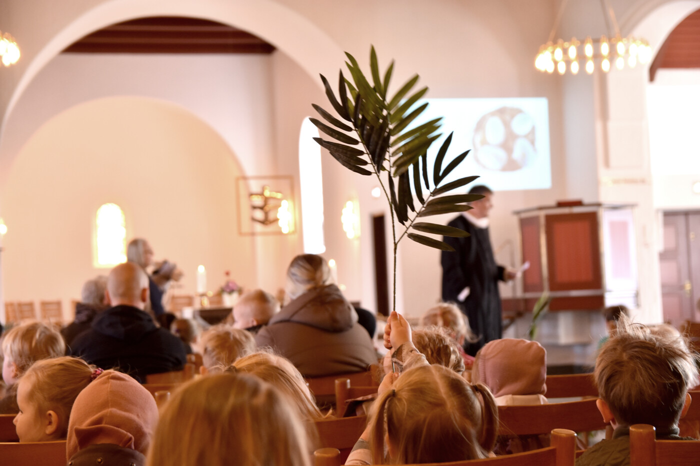 20220405 Palmesøndag  - gudstjeneste for børnehaverne i Ikast Kirke (2)