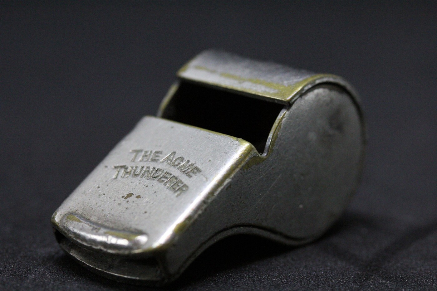 whistle-2465084_1920.jpg