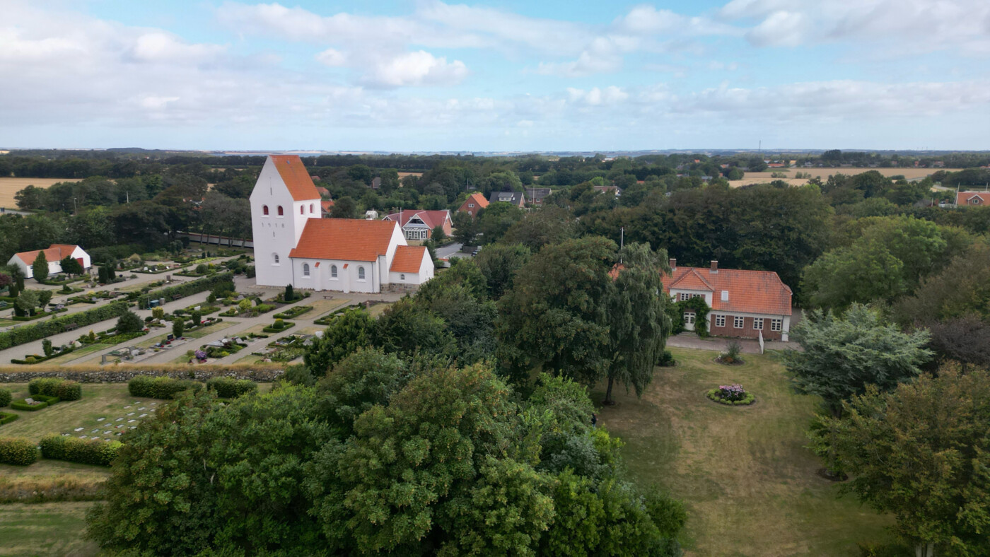 Jegindø kirke og præstegaard_viborgstift_fotoHenrikHelms.jpg