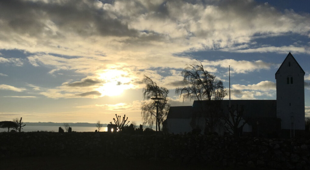 Fur kirke i modlys