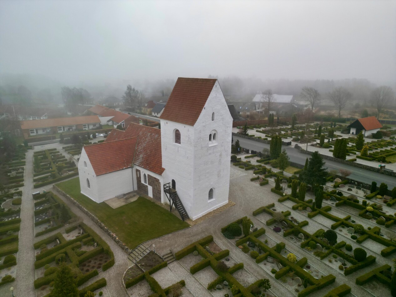 20250401 Ejstrupholm kirke fotoHenrikHelms